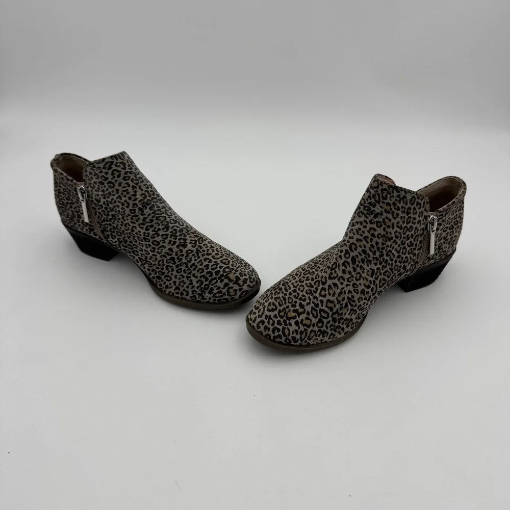 Crown & Ivy Ankle Boots Womens 6 Gray Leopard Kendall Suede Zipper Animal Print